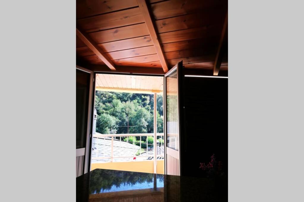 Apartamento Con Vistas Al Rio A Solaina Samos Extérieur photo